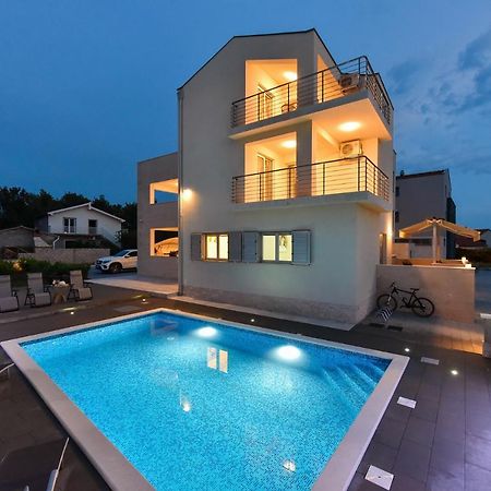 Apartmani Iva วีร์ ภายนอก รูปภาพ