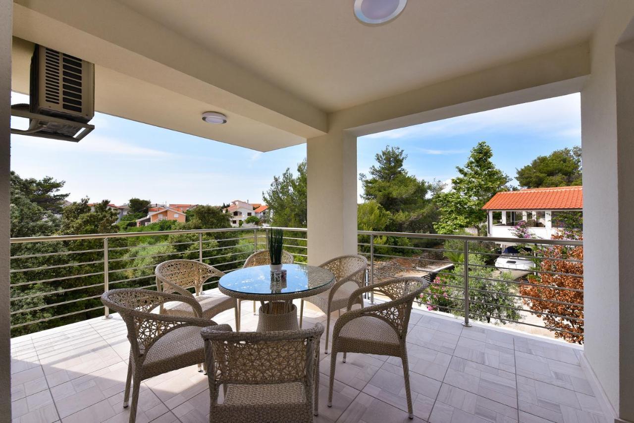 Apartmani Iva วีร์ ภายนอก รูปภาพ