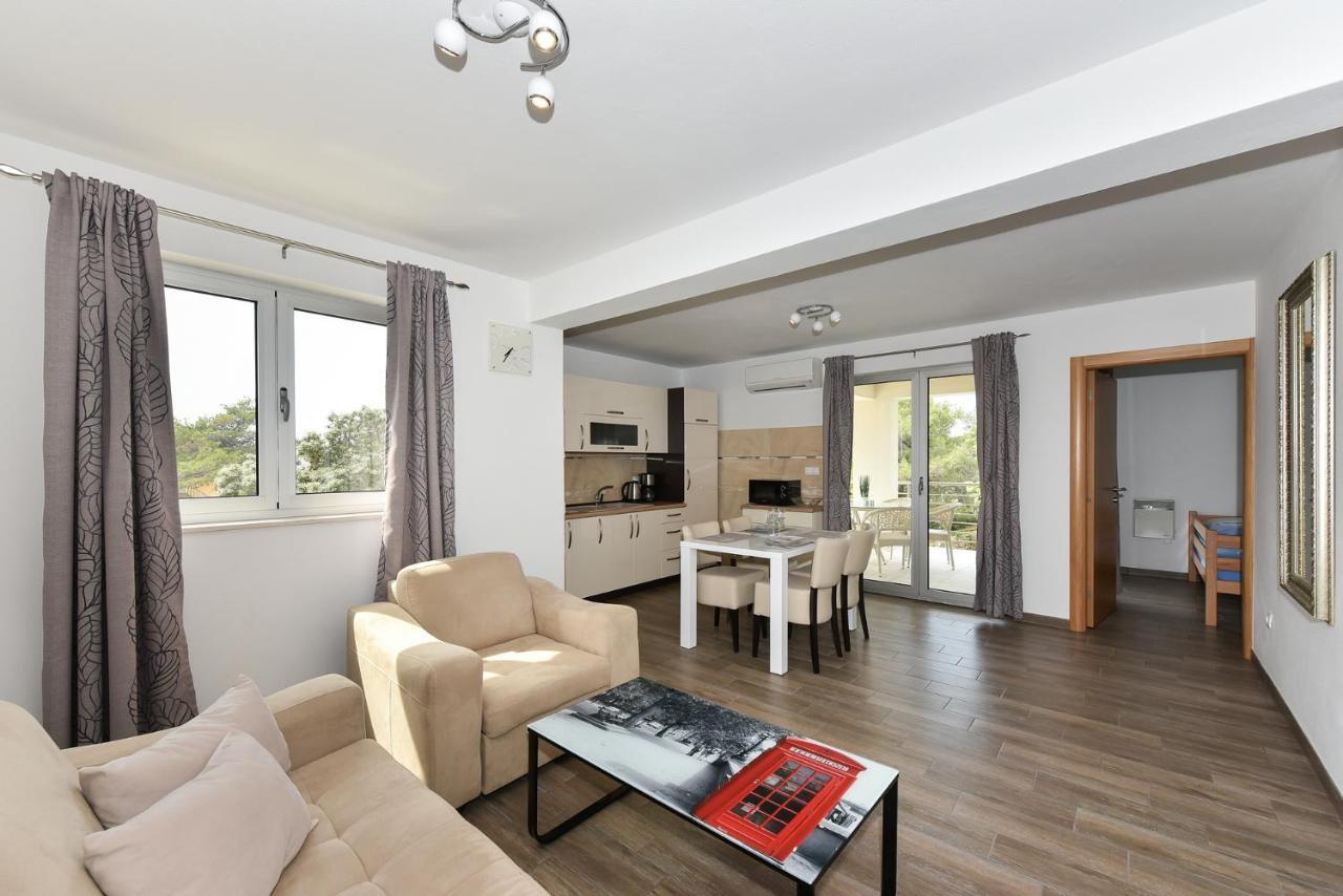 Apartmani Iva วีร์ ภายนอก รูปภาพ