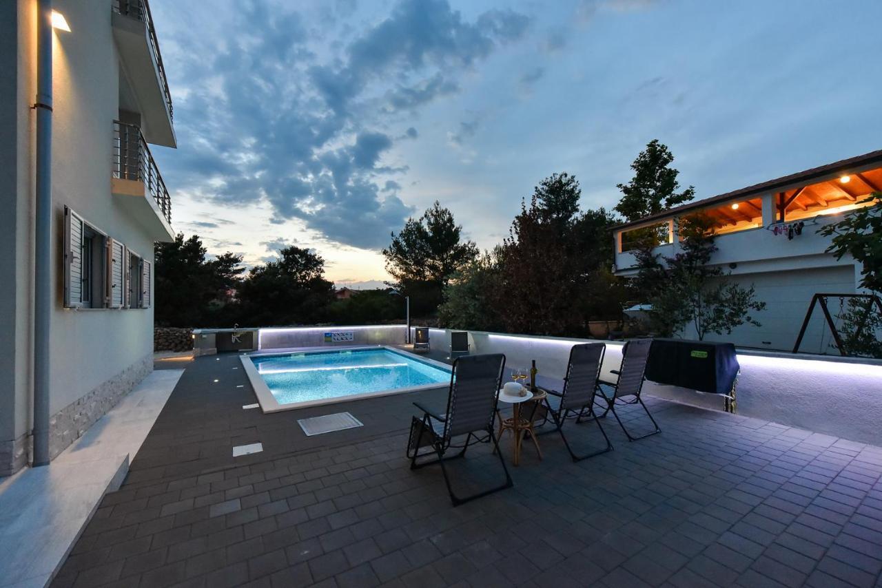 Apartmani Iva วีร์ ภายนอก รูปภาพ