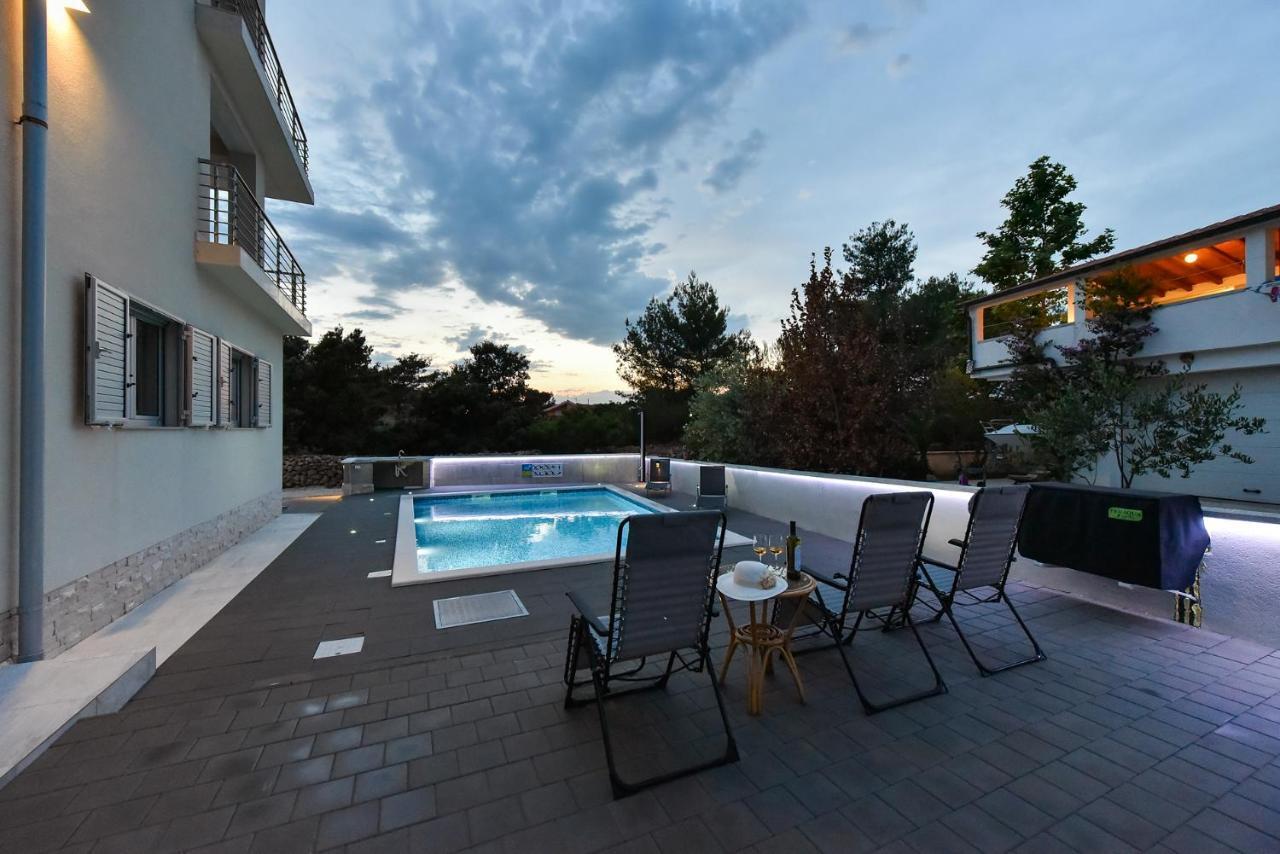 Apartmani Iva วีร์ ภายนอก รูปภาพ
