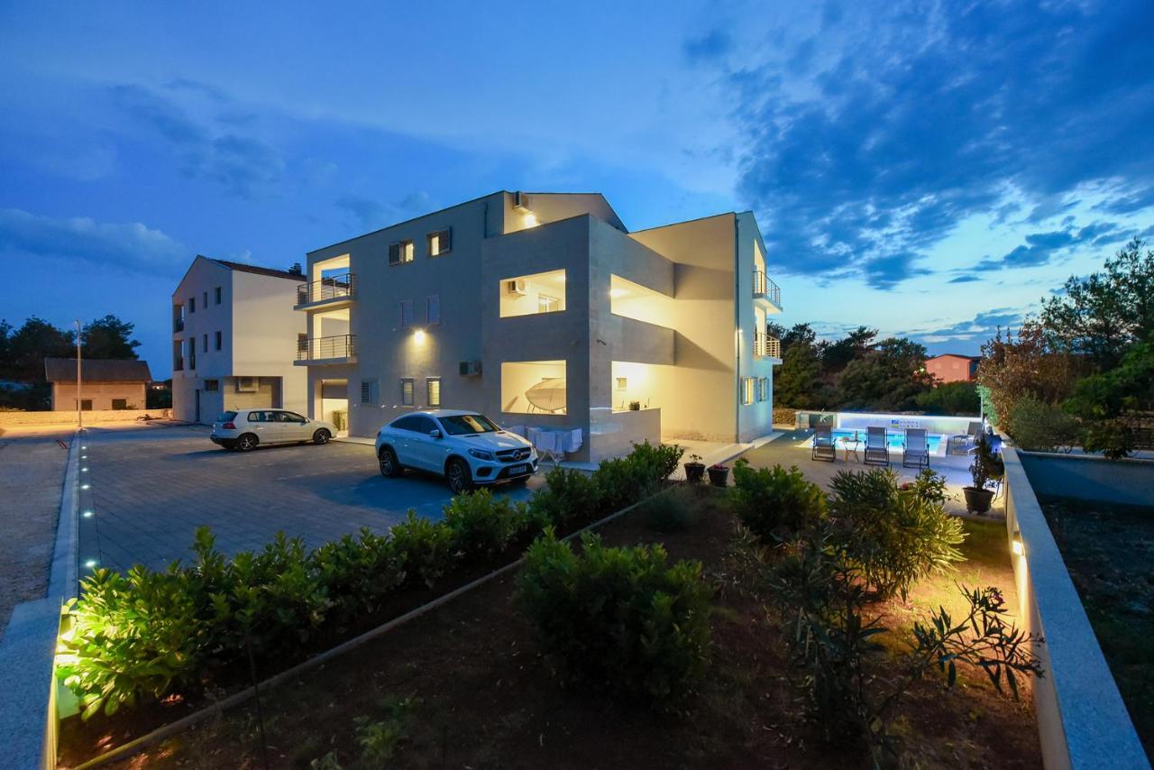 Apartmani Iva วีร์ ภายนอก รูปภาพ