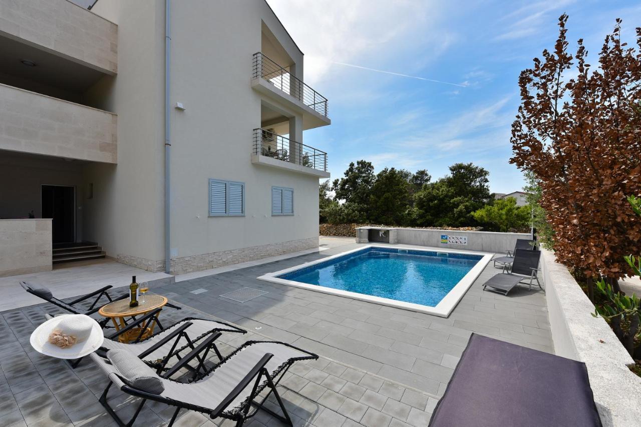 Apartmani Iva วีร์ ภายนอก รูปภาพ