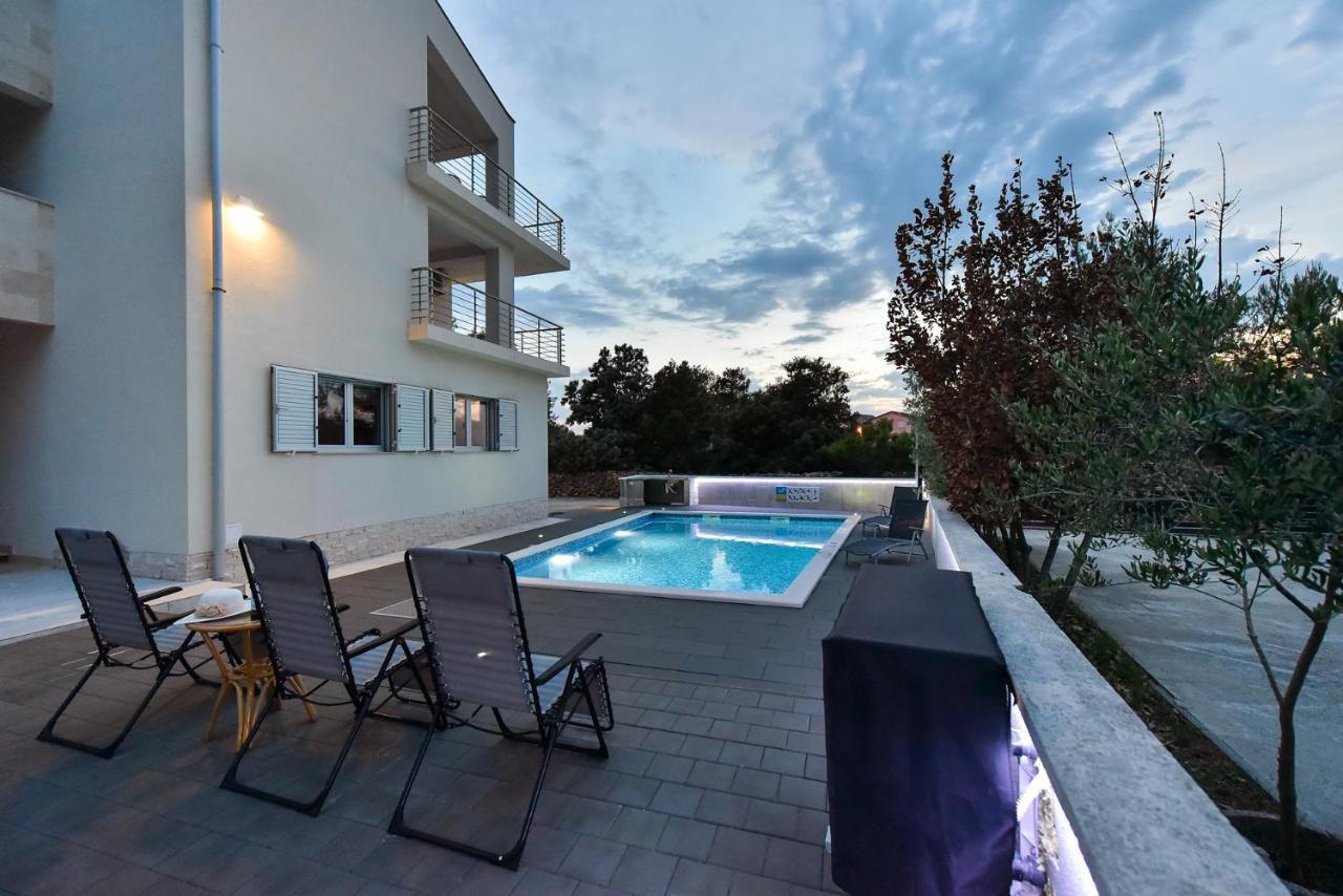 Apartmani Iva วีร์ ภายนอก รูปภาพ