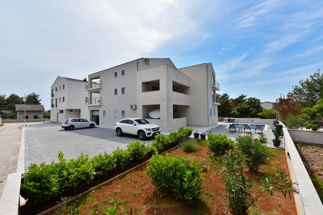 Apartmani Iva วีร์ ภายนอก รูปภาพ