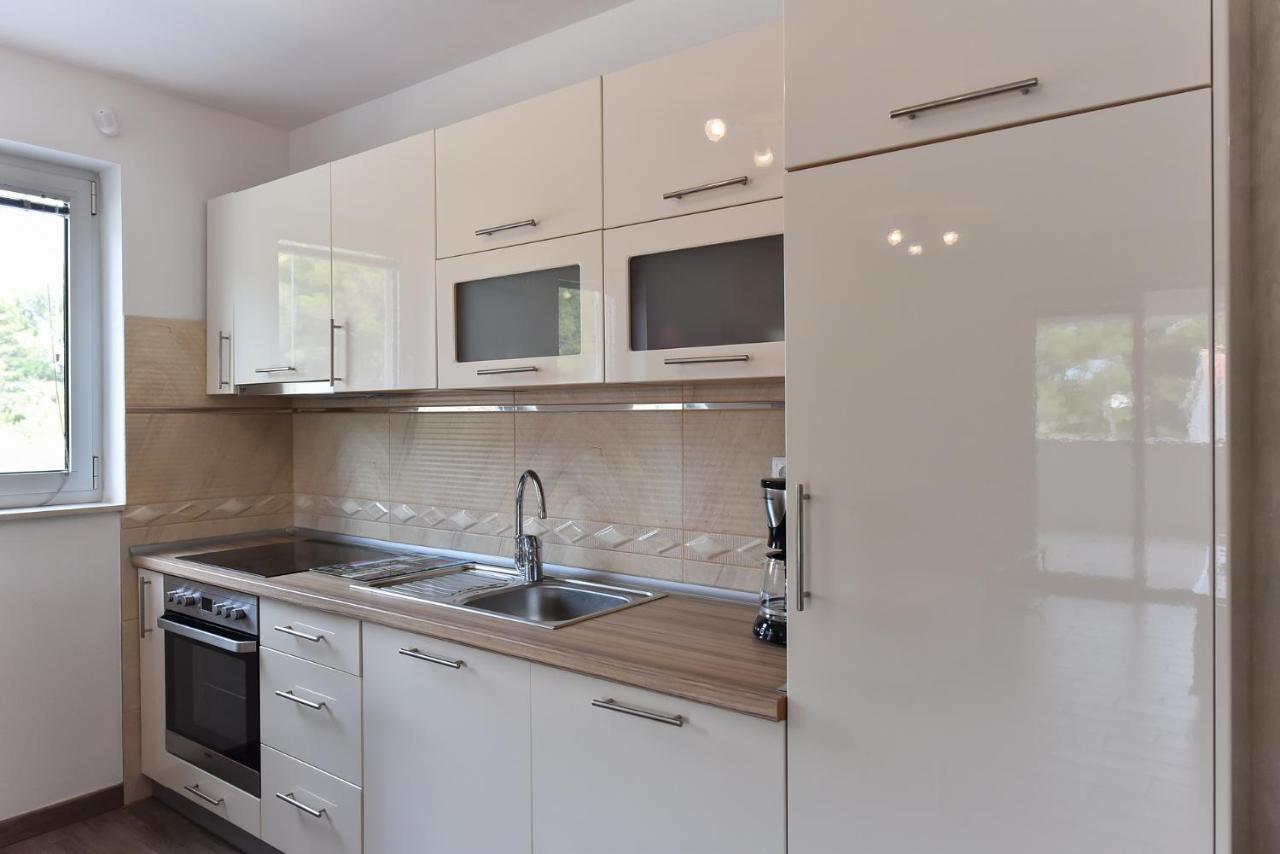 Apartmani Iva วีร์ ภายนอก รูปภาพ