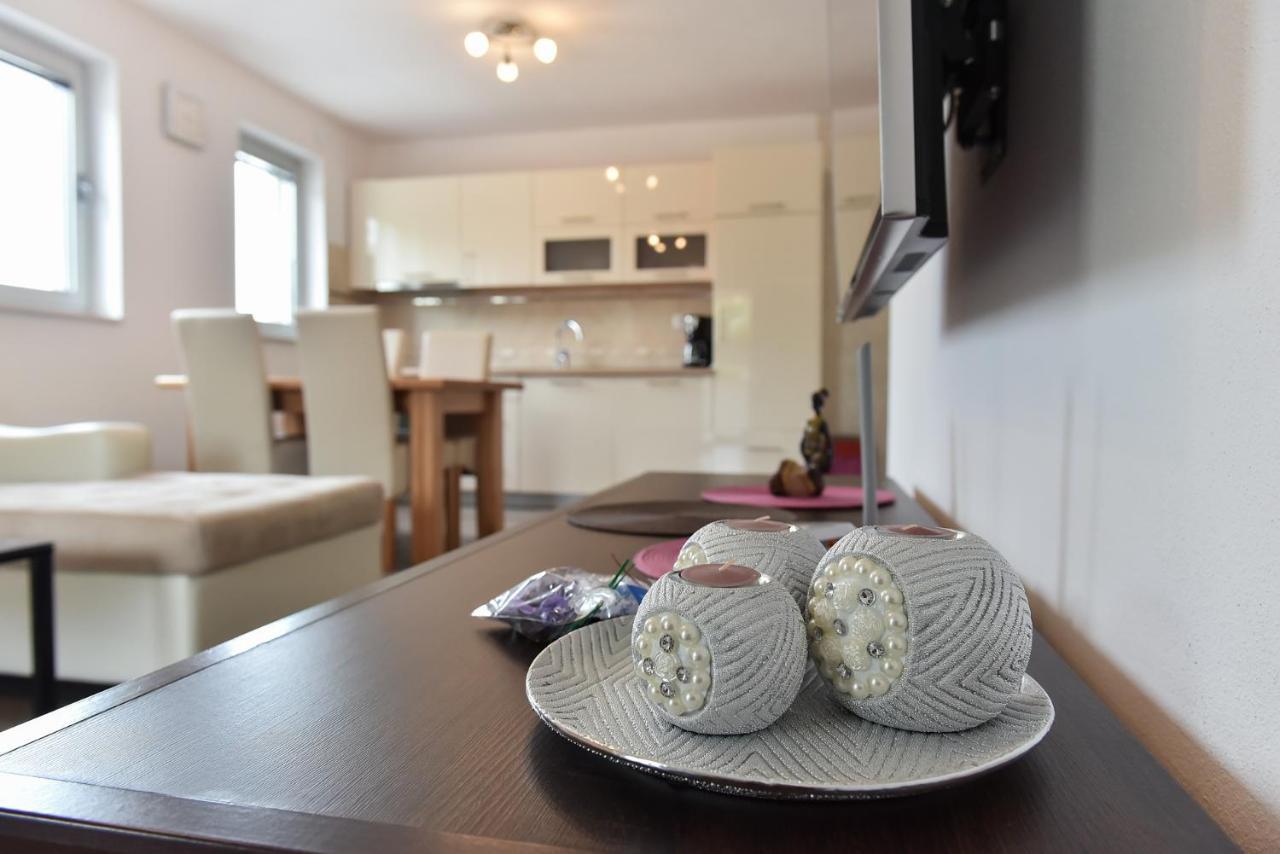 Apartmani Iva วีร์ ภายนอก รูปภาพ