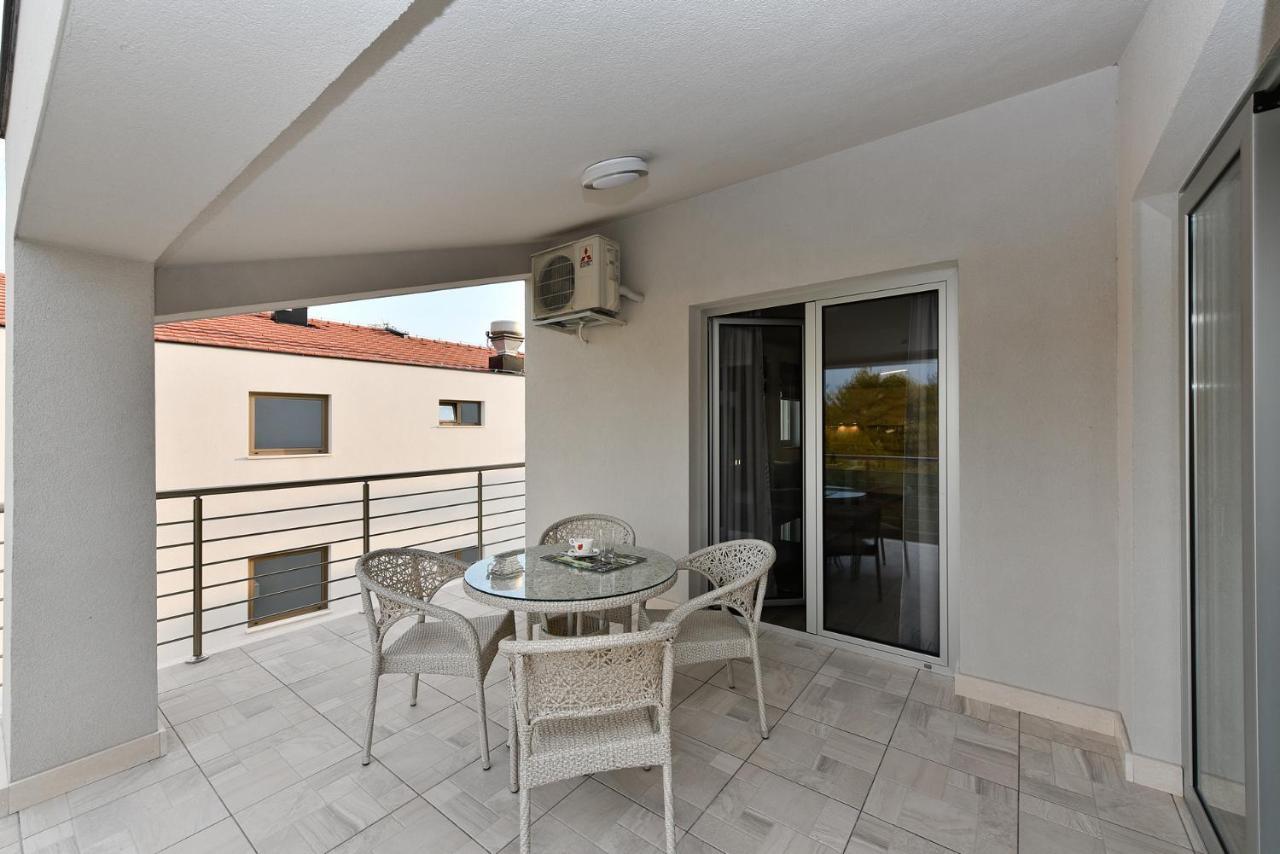 Apartmani Iva วีร์ ภายนอก รูปภาพ
