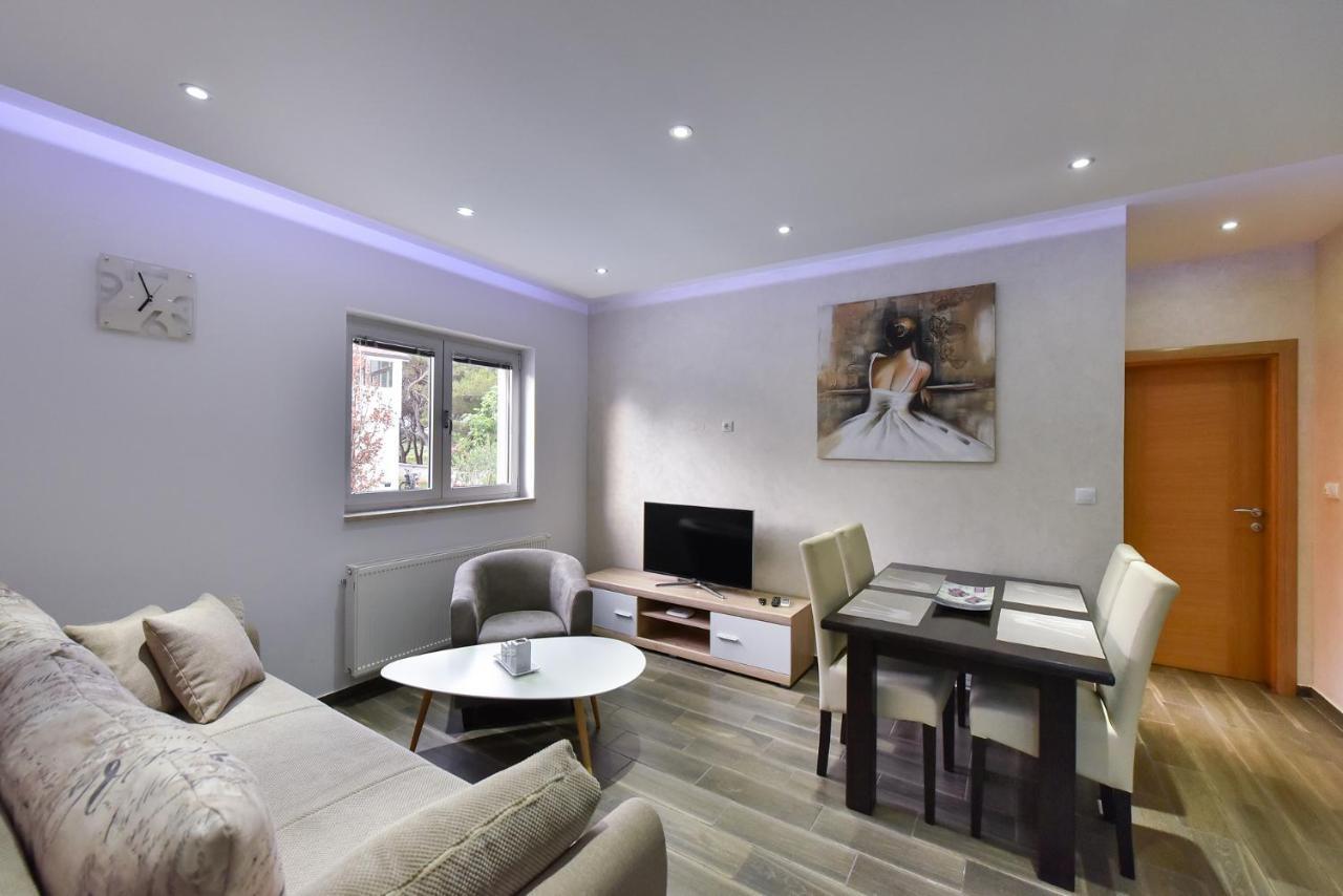 Apartmani Iva วีร์ ภายนอก รูปภาพ